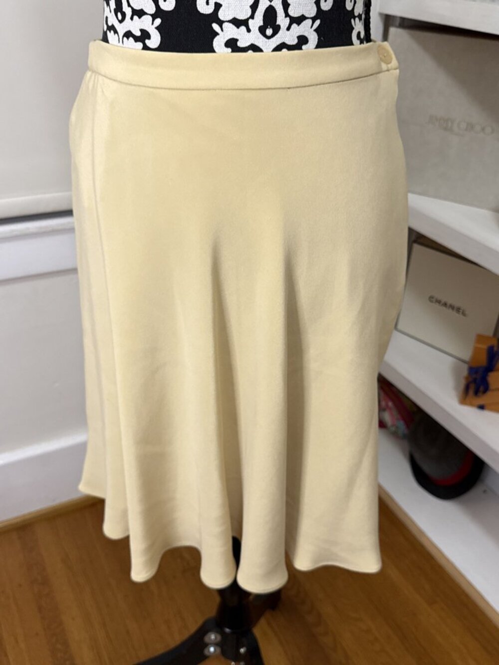 Lovely Brooks Brothers Size 10 Pale Yellow 100% Silk Skirt Lined flowy 28x22